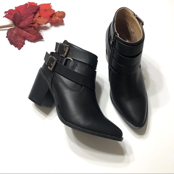Lov❤️Mark Shoes - 🆕 LOV❤️MARK Black Belted Ankle Booties • Sz 7